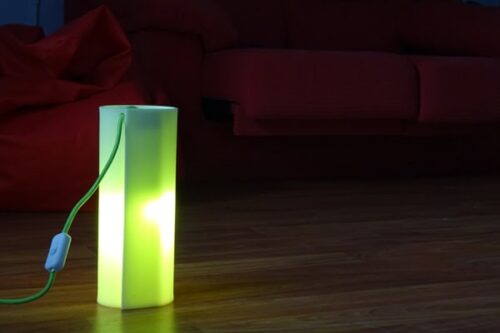 Lampe jaune à surface solide