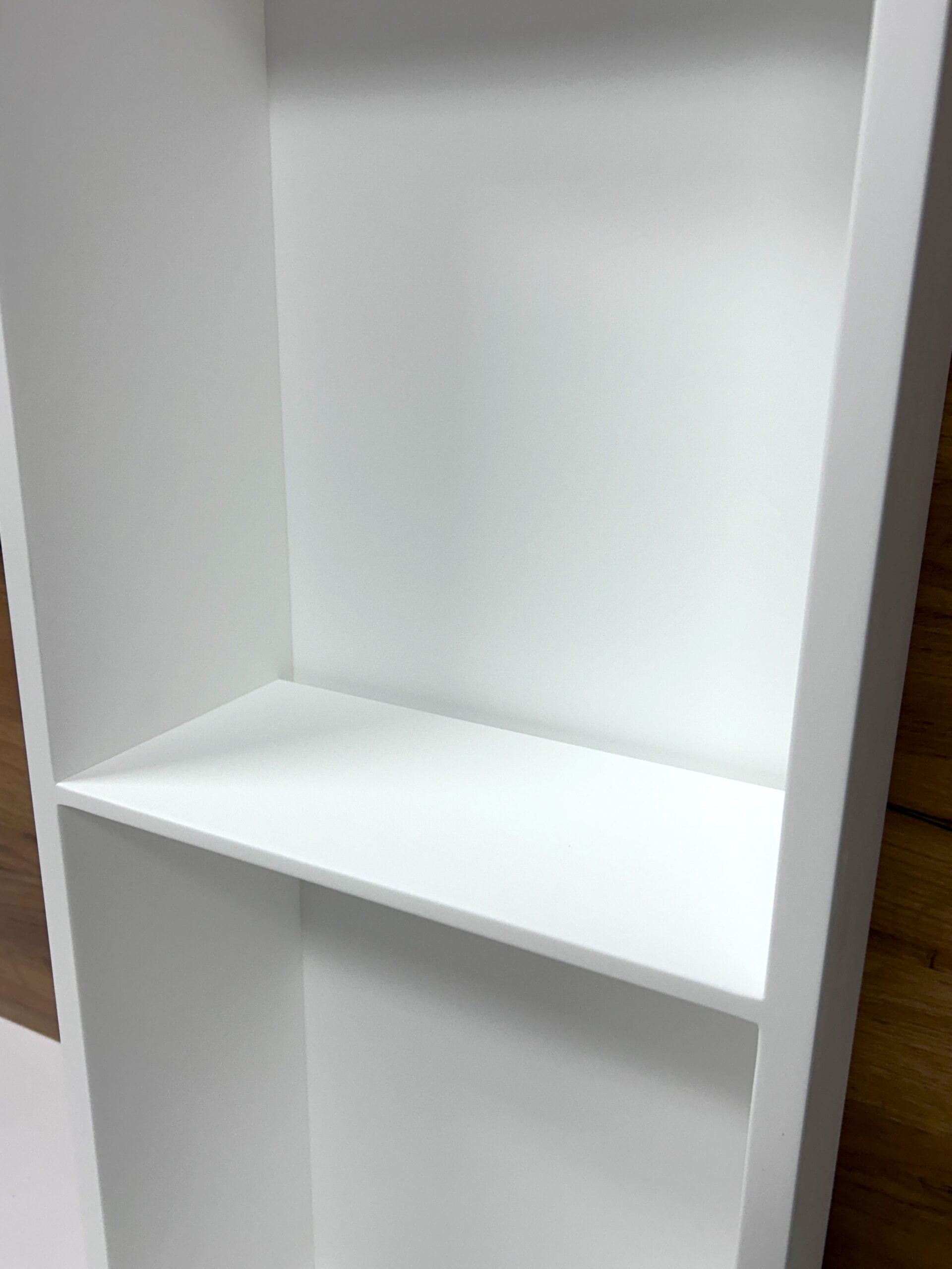 Hornacina con estante y pestaña | Corian® Glacier White - Imagen 5