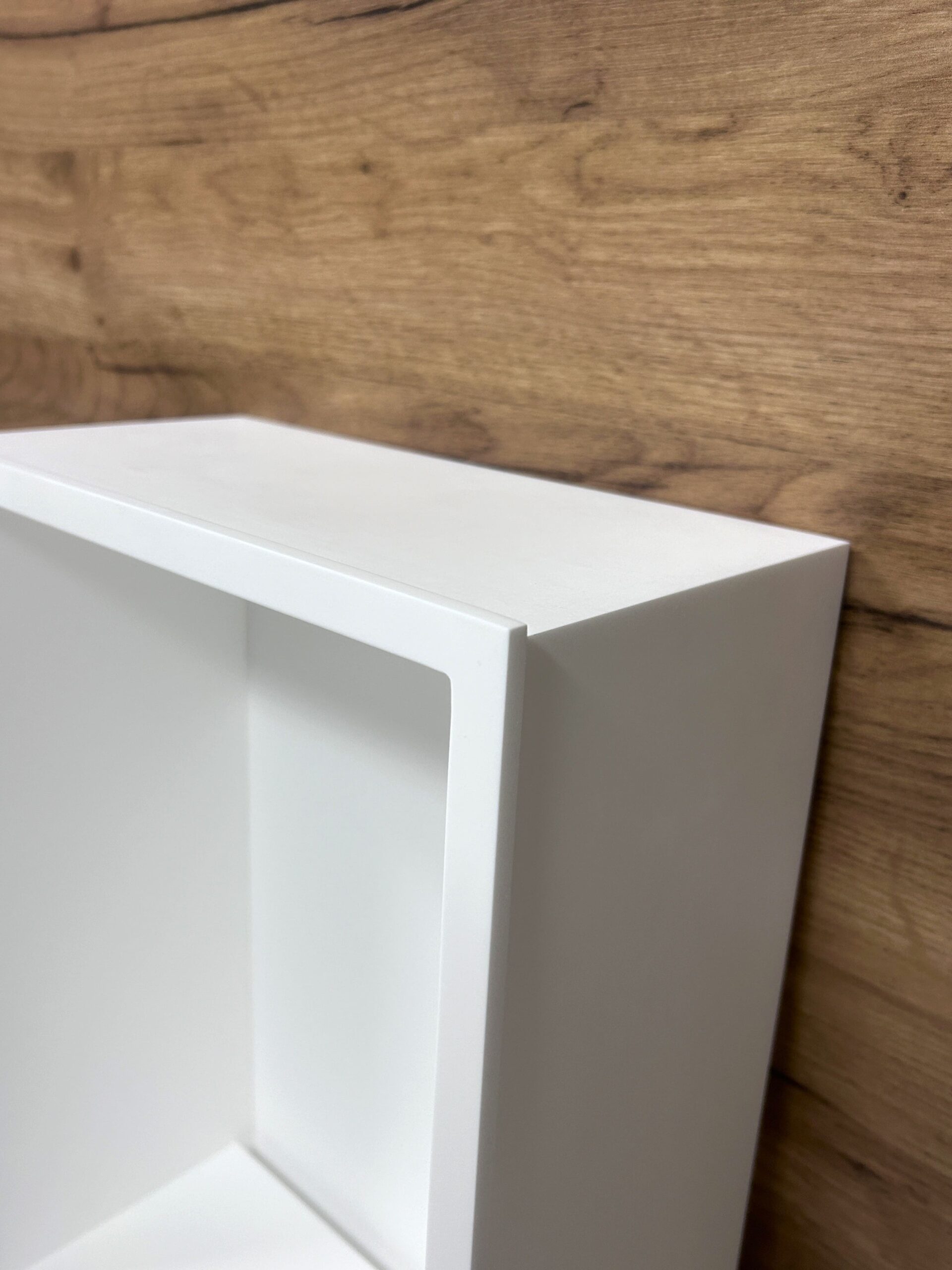 Hornacina con estante y pestaña | Corian® Glacier White - Imagen 2